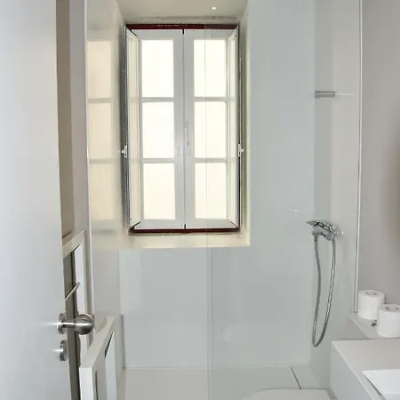 Over The Sea Apartman *